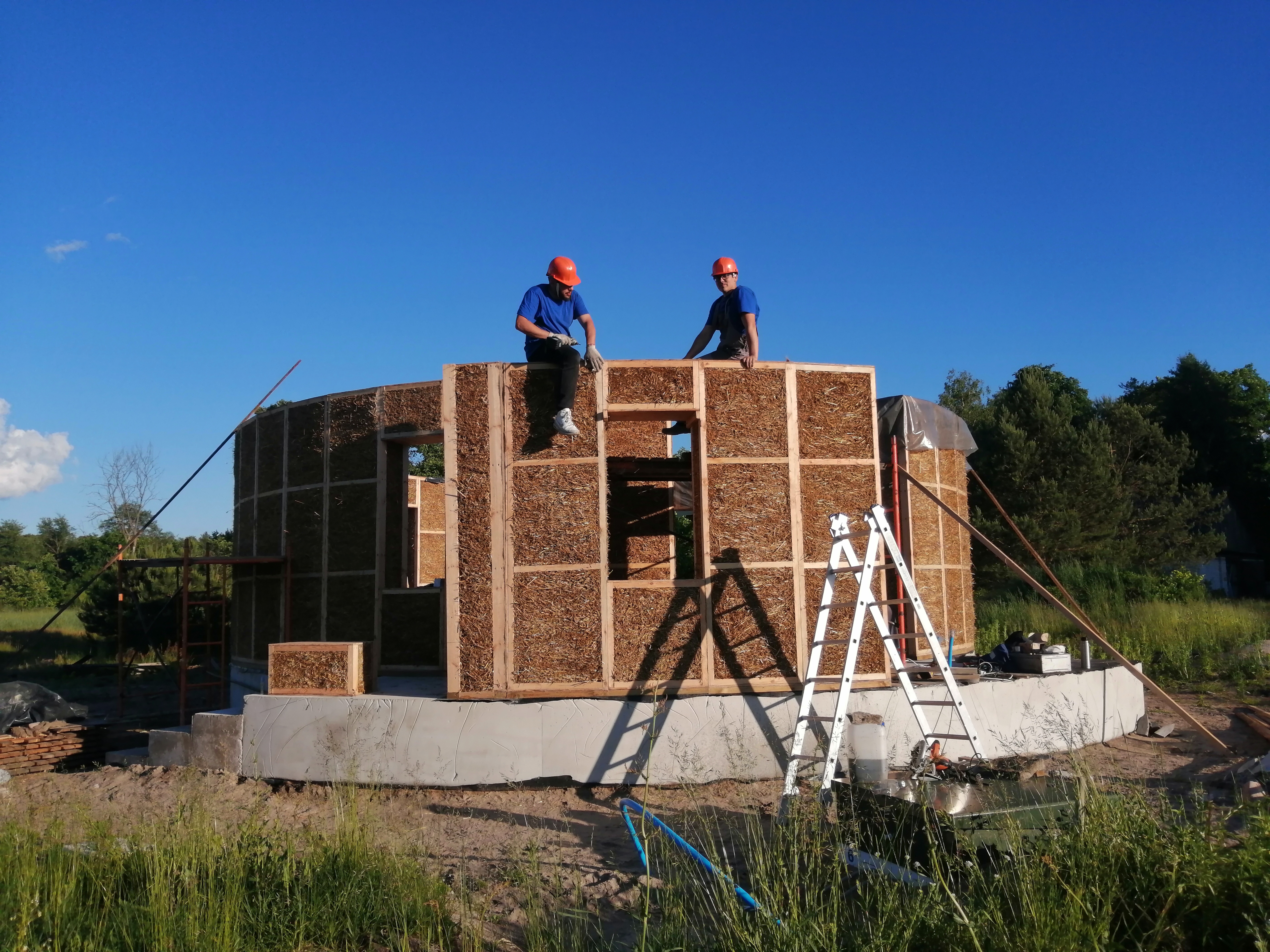 Строительство соломенного дома